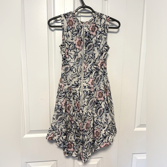 Cute Flowy Flower Dress - Picture 4 of 6